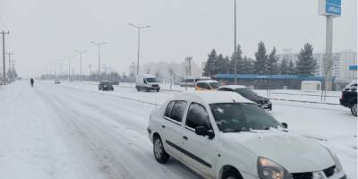 Diyarbakır’da kar sürücülere zor anlar yaşattı