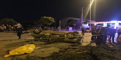 Otomobil cam yüklü kamyonete çarparak takla attı:1 ölü 3 yaralı