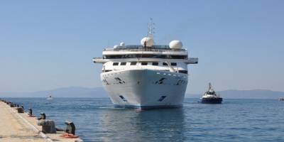 Kuşadası Limanına aylar sonra ilk turist gemisi yanaştı