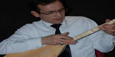 Teknik Direktör Ünal Karaman yazdığı türkü ile milyonlara birlik mesajı verdi