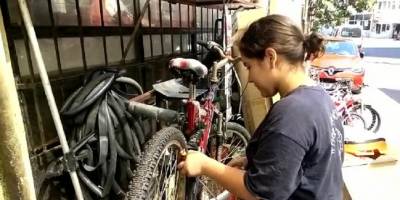 Hayali olan mühendislik fakültesini babasının yanında bisiklet tamir ederek kazandı