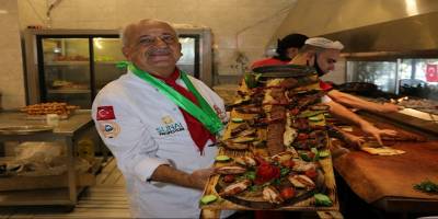 67 yıllık kebap ustası işini ilk günkü heyecanıyla yapıyor