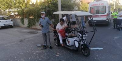 Manavgat'ta elektrikli bisiklete çarpması sonucu meydana gelen kazada 3 yaralı