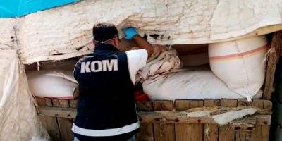 Adıyaman'da Emniyet Müdürlüğü ekipleri Samanlıkta uyuşturucu aradı