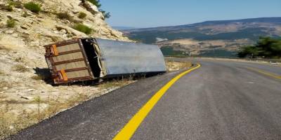 Karabük'te kamyon devrildi: 1 kişi yaralandı