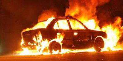 E-5'te bir otomobil alev alev yandı, trafik durma noktasına geldi