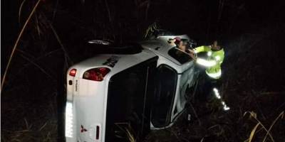 Dere yatağına düşen otomobildeki sürücü yaralandı