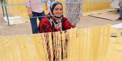 Mardin kızıltepe'de kadınların şehriye mesaisi başladı