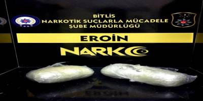 Bitlis’te şüphe üzerine durdurulan araçtan 1 kilo eroin ele geçirildi