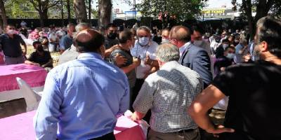 Kongrede yaşanan tartışma sosyal mesafeyi unutturdu