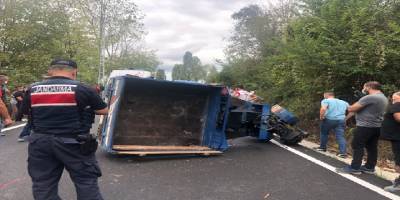 Zonguldak Alaplı'da direksiyon hakimiyetini kaybeden patpat devrildi: 3 yaralı