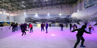 Mardin’de kurulan buz pisti bir ayda 22 bin çocuğu ağırladı