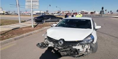 Aksaray’da iki otomobil çarpıştı: 1 yaralı