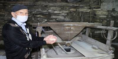 300 yıllık değirmeni ile dede mesleğini yaşatıyor!