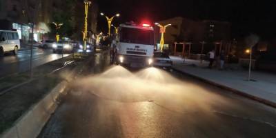 Hakkari’de dezenfekte ve yol yıkama çalışmaları devam ediyor