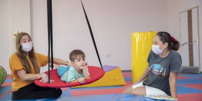 Mersin Belediyesi'nin duyu bütünleme ve atla terapi projesine ödül