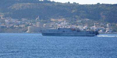 ABD savaş gemisi Çanakkale'den geçiş yaptı