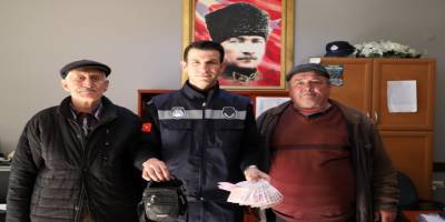 Saruhanlı ilçesinde Hasan Bahar'dan 'İnsanlık ölmemiş' dedirten davranış