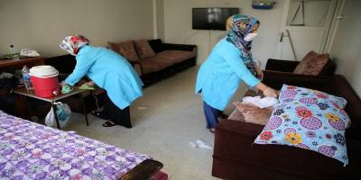 Haliliye'de yaşlı,engelli bakıma muhtaç ailelerin evleri belediye tarafından temizleniyor!