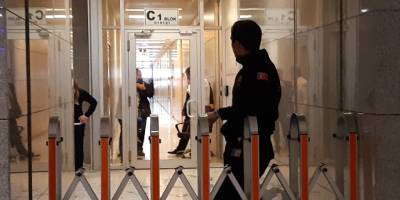 Uyuşturucu davasında 18 yıl alan sanık kapıyı kırarak firar etmeye çalıştı