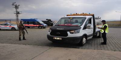 Kars’ta jandarma ekipleri 78 araca 44 bin lira ceza kesti