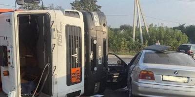 Rusya'da  aşırı hız yapan bir araç çöp kamyonuna çarptı