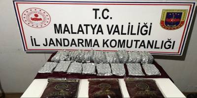 Malatya'da jandarma yolcu otobüsünde uyuşturucu hap,kaçak nargile tütünü ele geçirildi