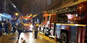 Fatih’te Çıkan Yangın Panik Yarattı!