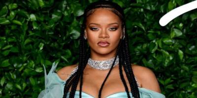 Rihanna İç Çamaşır Defilesinde Yaptığı Saygısızlıktan Dolayı, Tüm Müslümanlardan Özür Diledi!