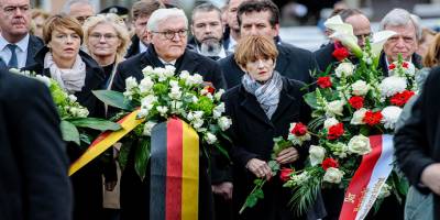 Almanya Cumhurbaşkanı, 5 Türk’ün öldürüldüğü olay yerine çiçek bıraktı