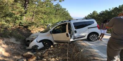 Kontrolden çıkan hafif ticari araç su kanalına girdi: 1 yaralı
