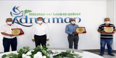 Başkan Süleyman Kılınç’tan, emekli personele teşekkür plaketi