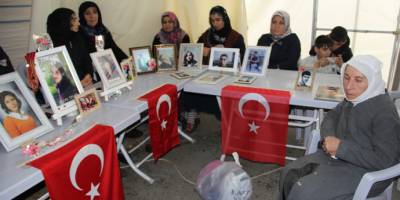 HDP önündeki evlat nöbetine 3 aile daha katıldı