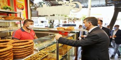Belediye Başkanının ziyaretleri esnafın yüzünü güldürüyor