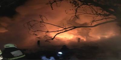 Kastamonu Taşköprü'de 3 katlı ahşap ev  alev alev yandı