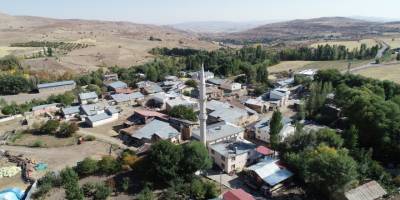 Dillerden düşmeyen şiirdeki uzaktaki köy bu köy