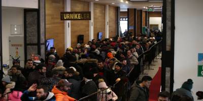 Sise rağmen pistler doldu, teleferikte uzun kuyruklar oluştu