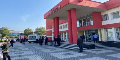 Valilik binası içerisinde koruma polisinin belinden düşerek patlayan biber gazı panik yarattı