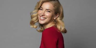 Güzel sunucu, cüretkar tatil pozlarıyla eski sevgilisine nispet yaptı