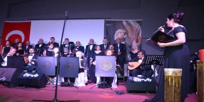 Deprem nedeniyle ertelenen konsere ilgi yoğun oldu