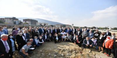 Bursa'da muhtarlar Osmangazi meydanında