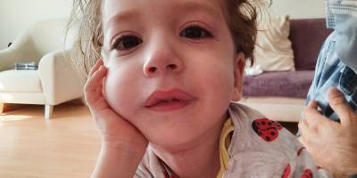 Denizli’de yaşayan Ayşegül Doğan SMA hastası olan 3 yaşındaki İsmail Çağan için kaktüslerini satışa çıkardı