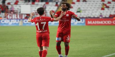 Antalyaspor'da Nazım Sangare sahalara dönüyor