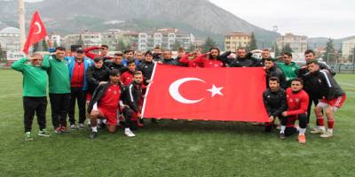 Futbolculardan Mehmetçiğe asker selamlı ve Türk bayraklı destek