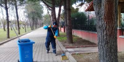 Manisa'da temizlik işçisi Hayrullah Bulut bulduğu cüzdanı sahibine teslim etti
