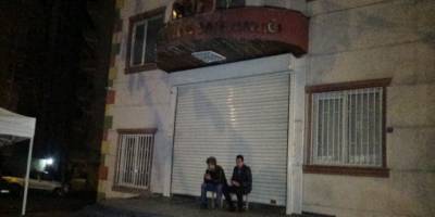 HDP önünde evlat nöbeti tutan aileler gece nöbetine başladı