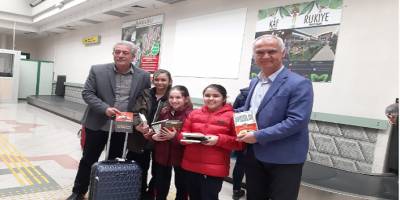 "Yolculuğun Kısa da Olsa Kitap Oku" etkinliği havaalanında gerçekleşti
