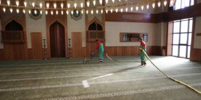 Camilerinde bahar temizliği