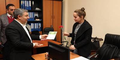 Başkan Şayir’den kadın personellere anlamlı 8 Mart hediyesi