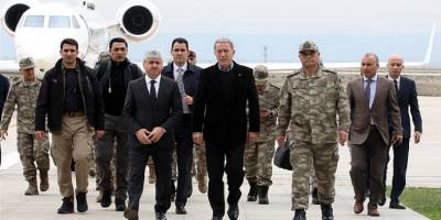 Bakan Akar ve komutanlar Hatay’da